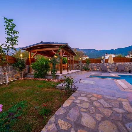 Bling Villa Βίλα Φετιγιέ